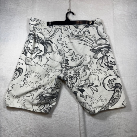 Tommy Bahama Boardshorts Mens Size 38 Cream Relax Waves All Over Print - Picture 8 of 8